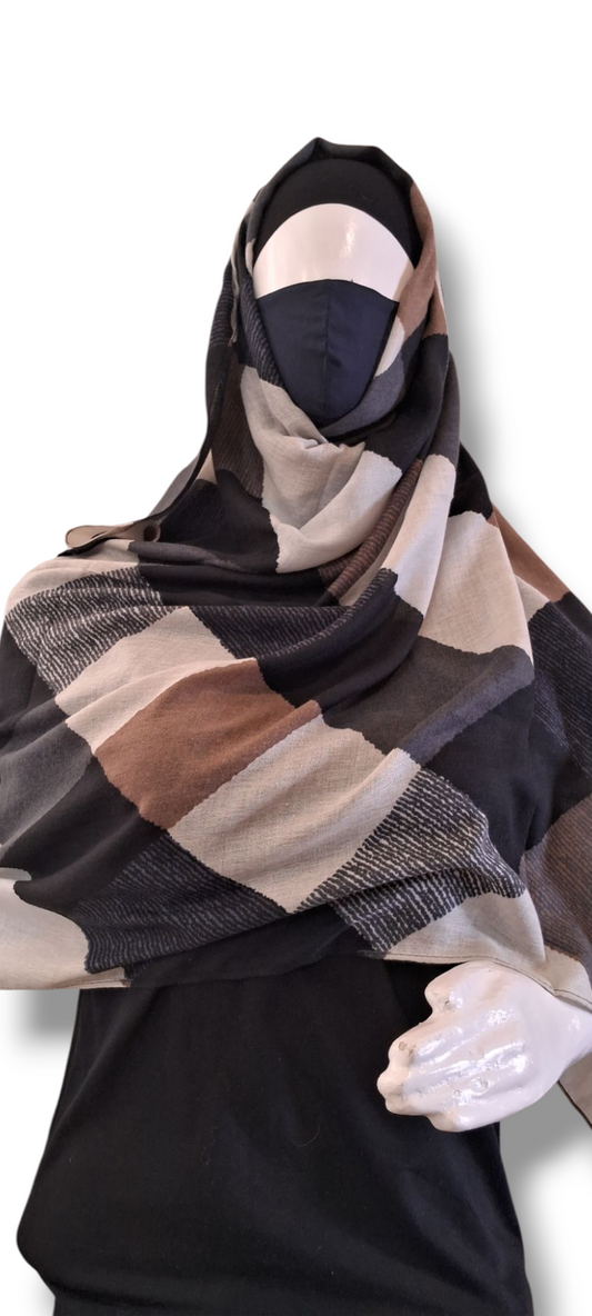 Al Ayza Imported Light Wavy Machine Printed Hijab – Elegant Soft Fabric | Premium Modest Wear | Premium Box Pack (Diagonal Print)